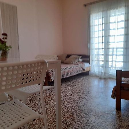 Isalos Apartments Studios Néoi Epivátai Eksteriør billede