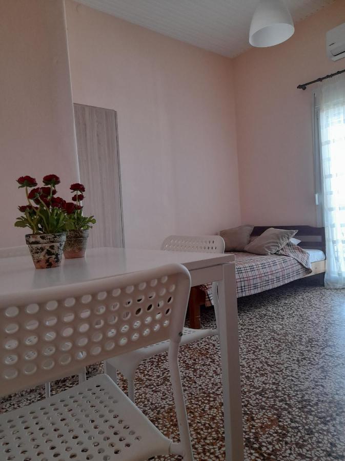 Isalos Apartments Studios Néoi Epivátai Eksteriør billede